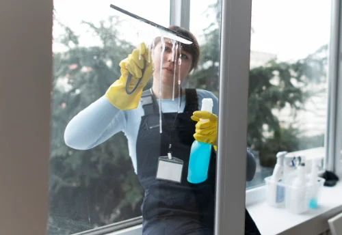 Nettoyage de vitres intérieures et extérieures à Mont-Saint-Sulpice